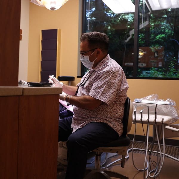 Dr Ron, dentist at the Issaquah Dentist in Issaquah WA